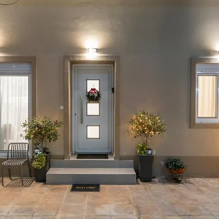 Eranthis Apartment